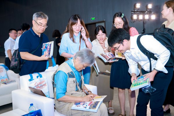 汇盈配资 基站辐射大吗？无人机乱飞咋管？上海无线电宣传月进社区，专家现场答疑