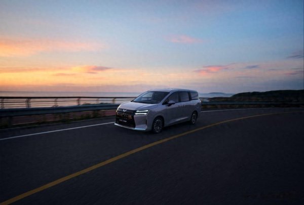 大通速配 10万级MPV新选择! 五菱星光730开启预售, 7.38万起配电动侧滑门